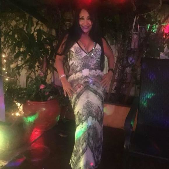 Meet your Posher, Mirella - Picture 1 of 1